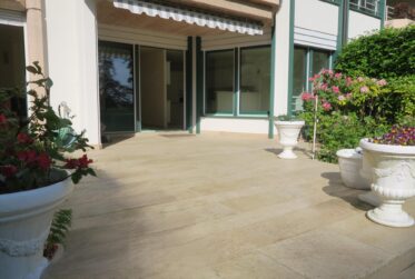 Appartement de plain pied dans résidence de standing avec accès direct au lac / Port Choiseul