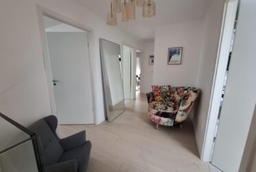 Maison contemporaine de 6 pièces avec piscine