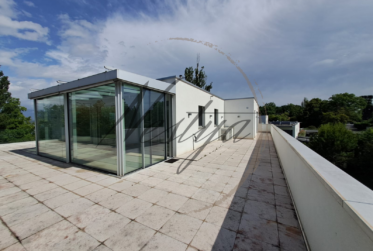 Spacieux attique avec terrasse et vue lac à Collonge-Bellerive