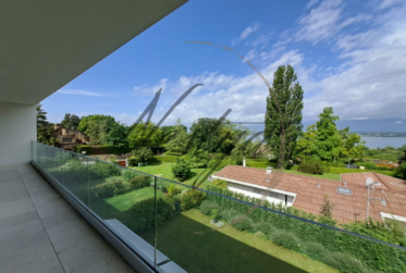 Spacieux attique avec terrasse et vue lac à Collonge-Bellerive