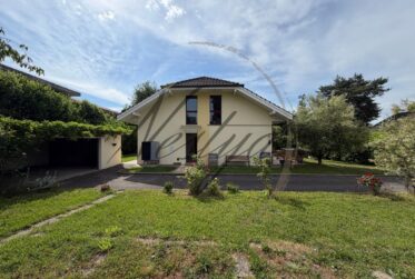Magnifique villa avec jardin et piscine à Vernier